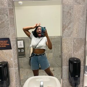 Meet your Posher, Ariana